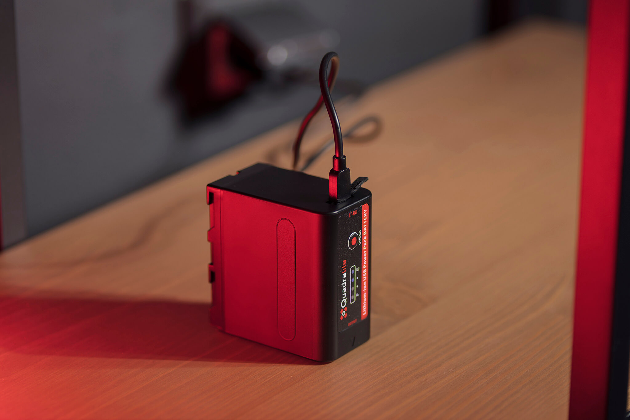 Quadralite NP-F750Pro-USB