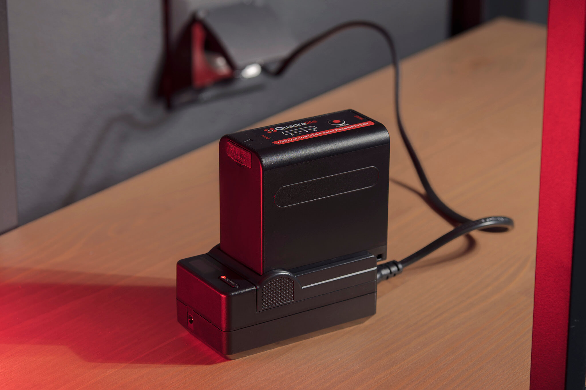 Quadralite NP-F750Pro-USB